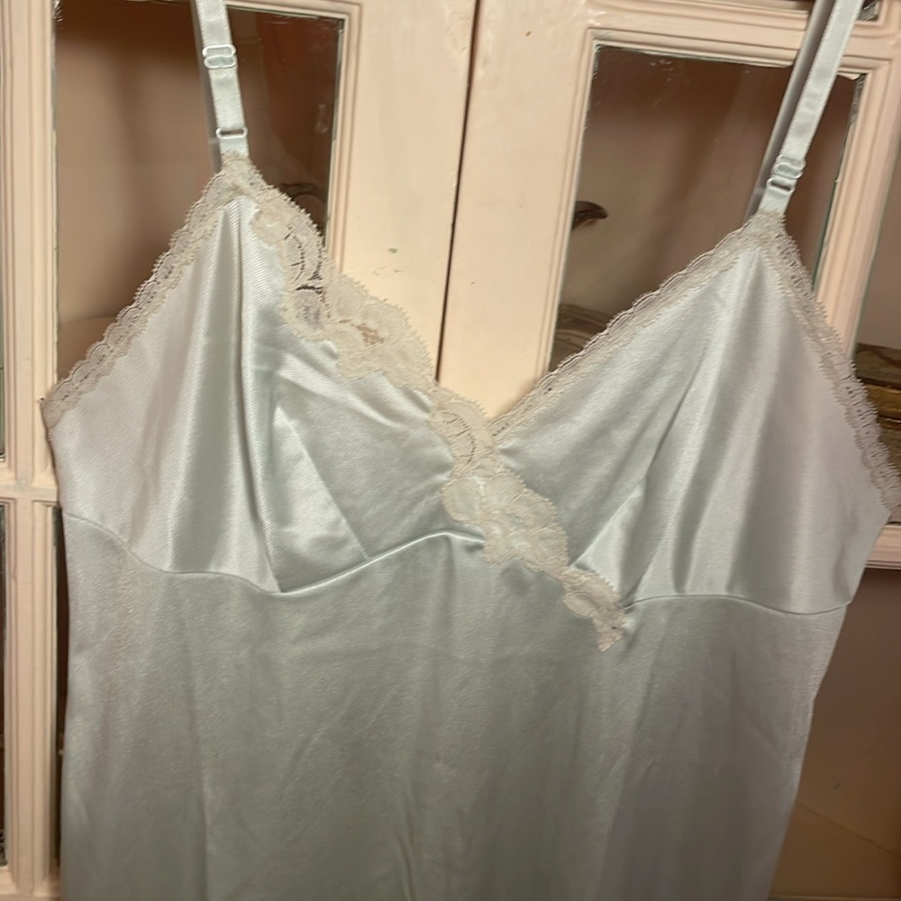 Vintage VANITY FAIR baby blue slip. Size 34